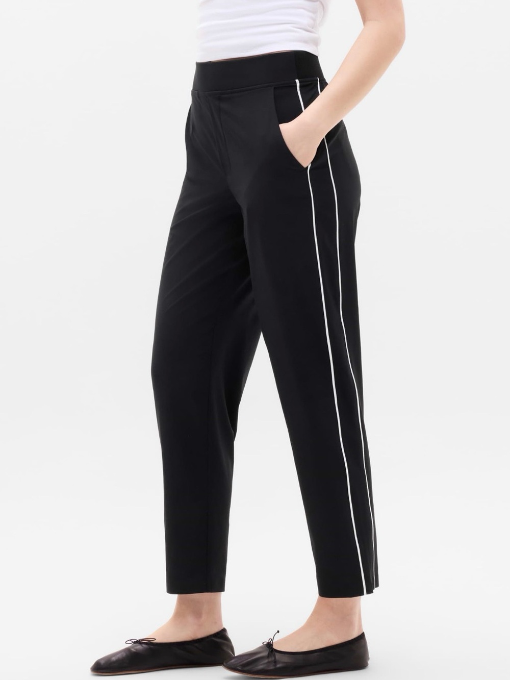 Brooklyn Piping Ankle Pant.  Size 10.  Black with white piping.  New with tags